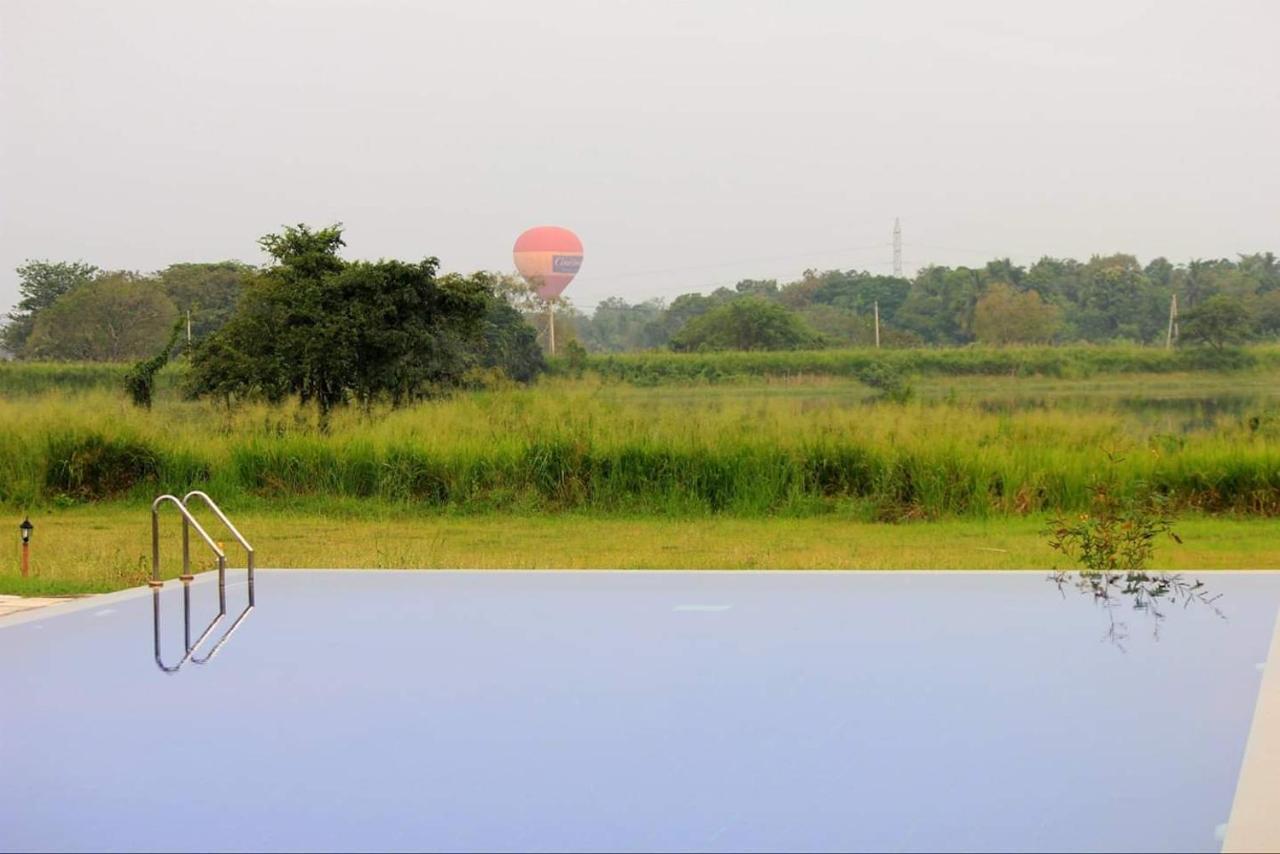 Rho Sigiriya Lake Edge Retreat Kibissa Kültér fotó