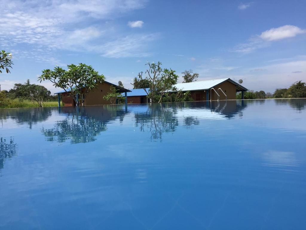 Rho Sigiriya Lake Edge Retreat Kibissa Kültér fotó